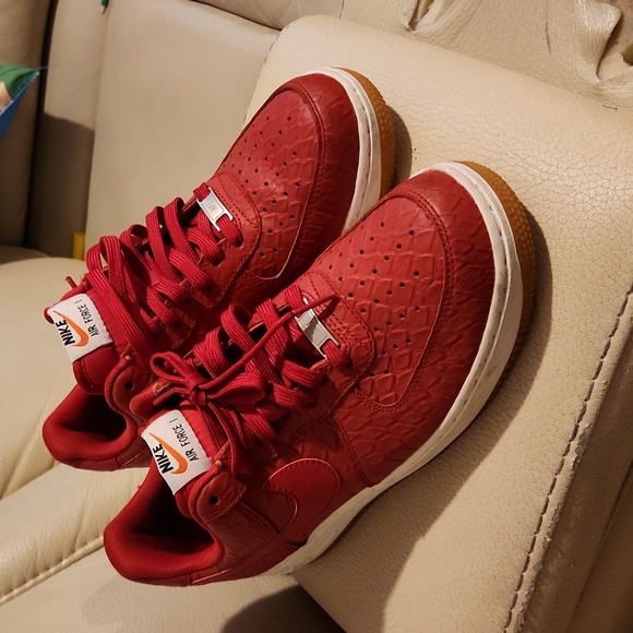 Air Force 1   Red - Picture 2 of 9